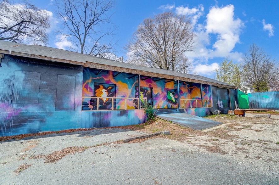 More Photos Of 1725 N Tryon St N, Charlotte Freestanding For Sale