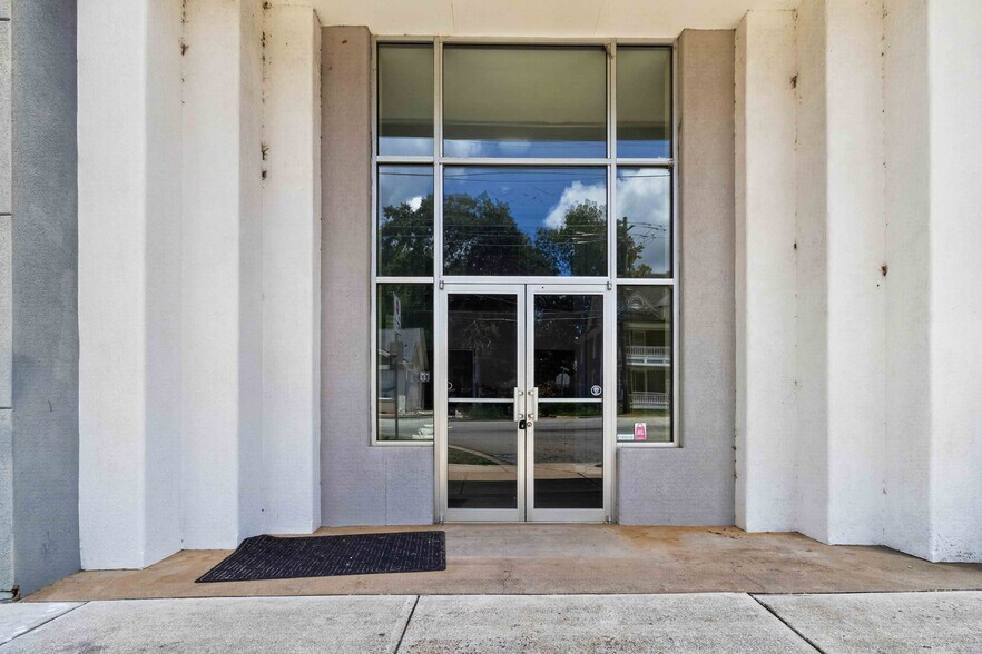 More Photos Of 38 Sycamore St, Jefferson Office For Sale