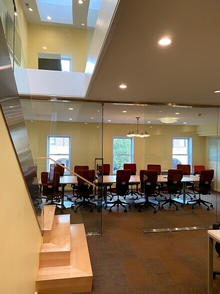 More Photos Of 193 N Marion St, Oak Park Storefront Retail Office For Lease