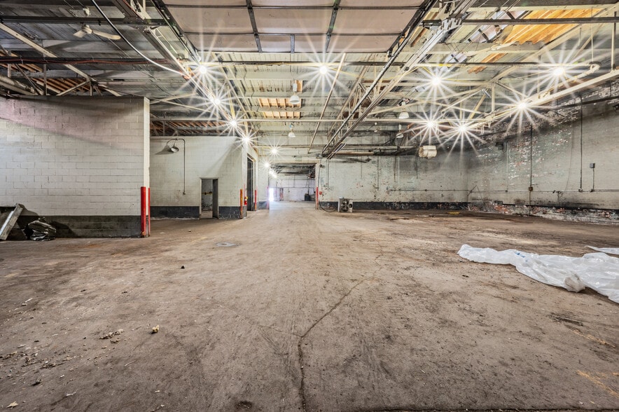 More Photos Of 917 Housatonic Ave, Bridgeport Warehouse For Lease
