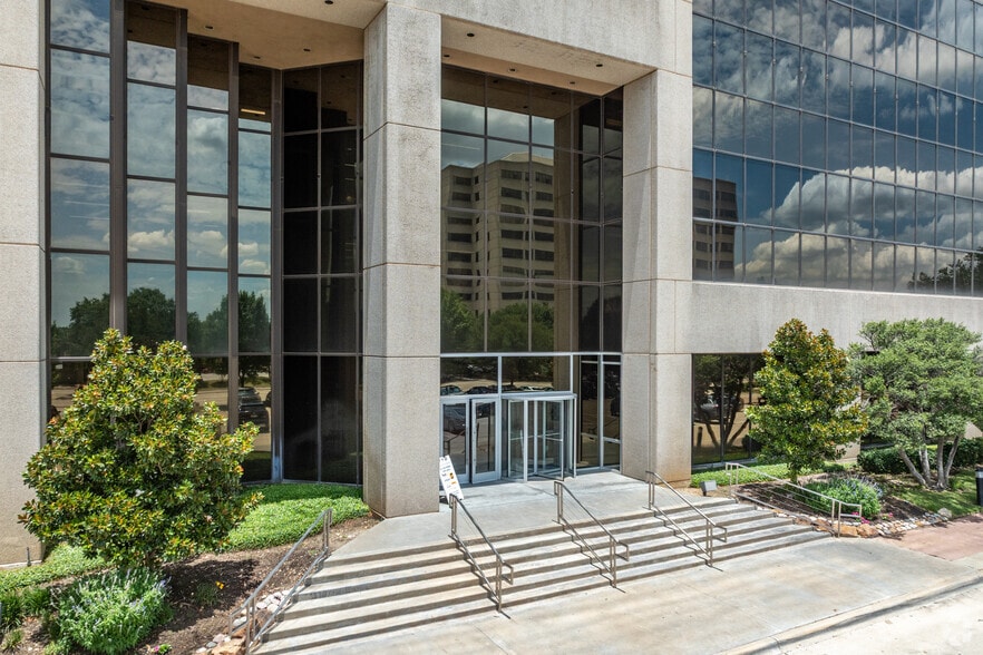 More Photos Of 4201 Spring Valley Rd, Dallas Office For Lease