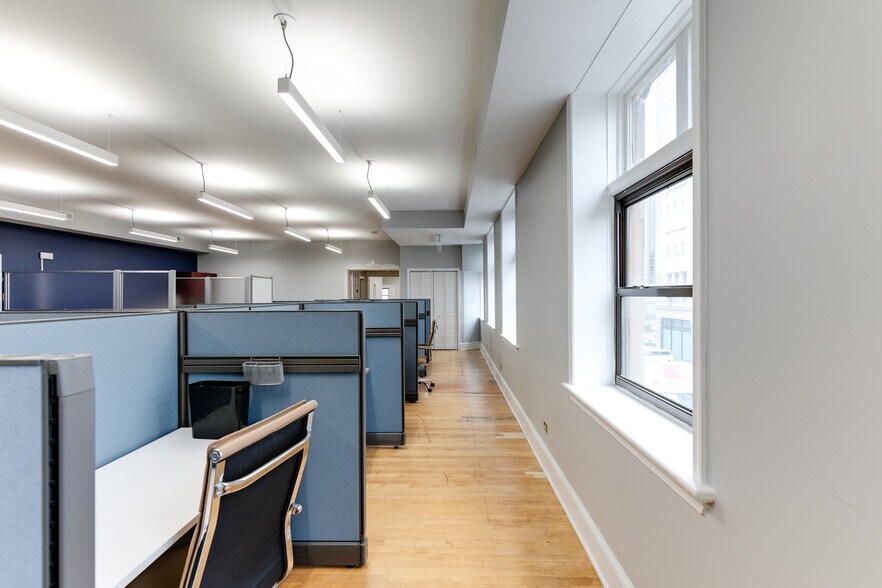 More Photos Of 424 E Grace St, Richmond Bank For Lease