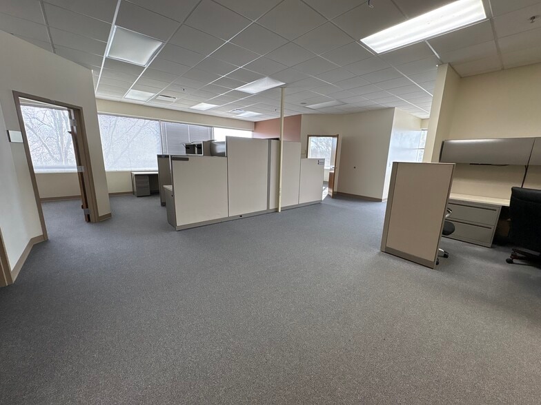 More Photos Of 3589 Sagamore Pky, Lafayette Office For Lease