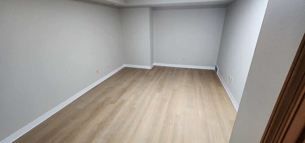 More Photos Of 450 S Durkin Dr, Springfield Office For Lease