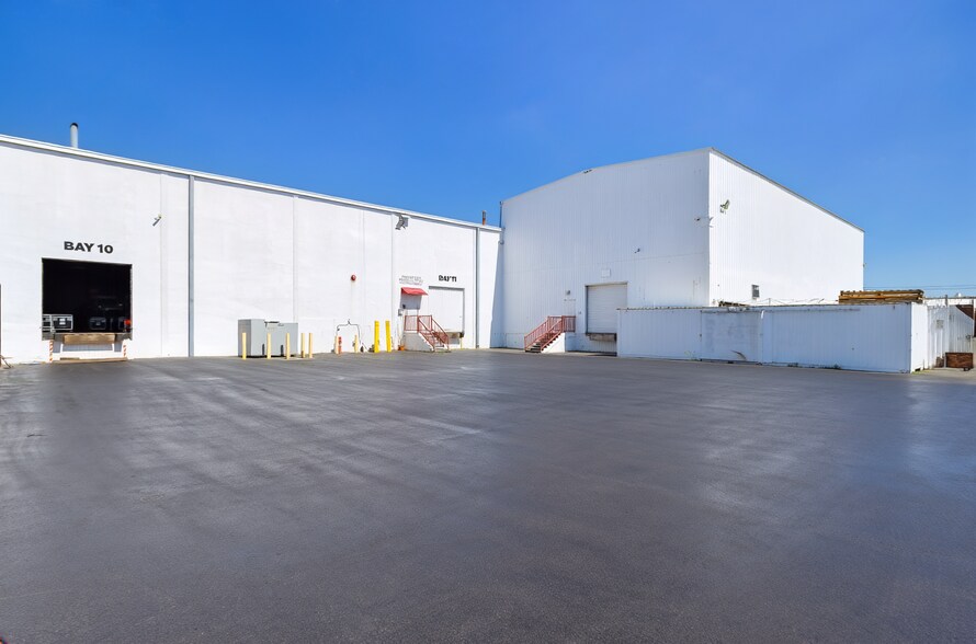 More Photos Of 12224 Montague St, Pacoima Distribution For Lease
