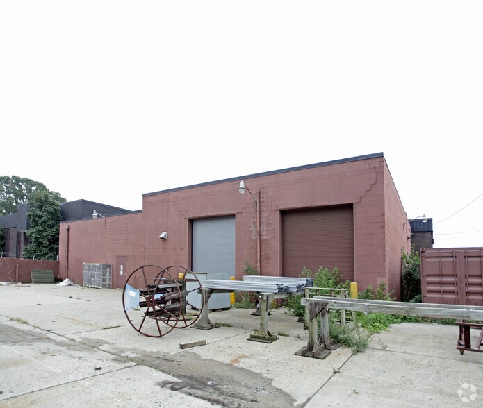 More Photos Of 33150 Schoolcraft Rd, Livonia Unknown For Lease