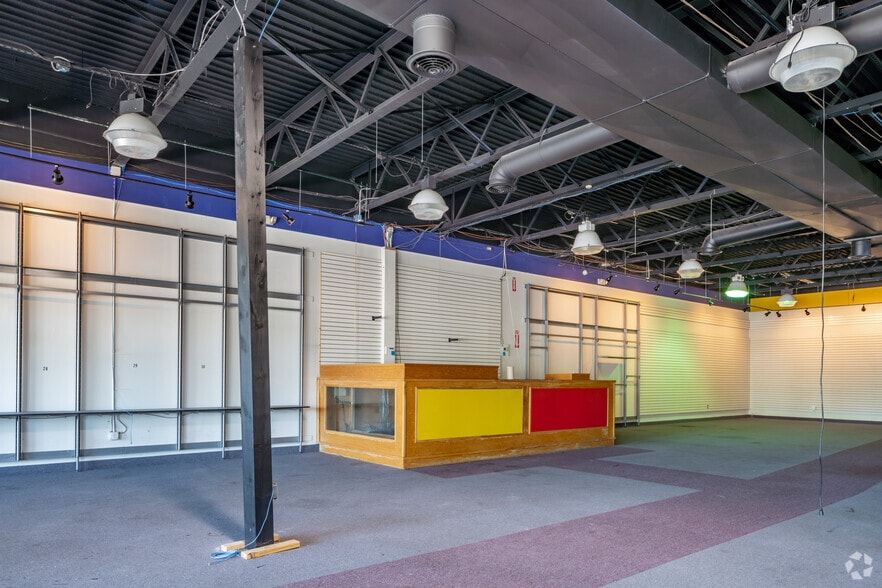 More Photos Of 4813-4945 Clio Rd, Flint Unknown For Lease