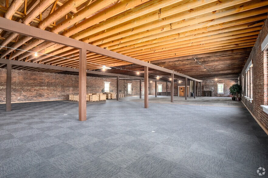 More Photos Of 2200 Glass St, Chattanooga Storefront Retail Residential For Sale
