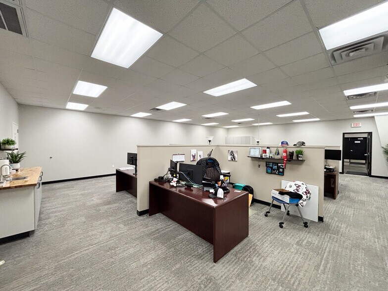 More Photos Of 4331 W CALHOUN St, Springfield Industrial For Lease