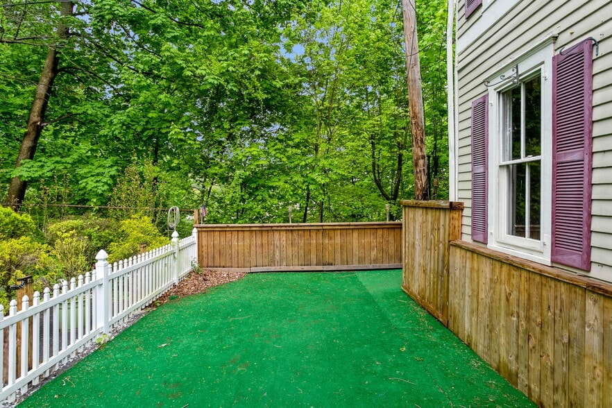More Photos Of 234 N Bedford Rd, Mount Kisco Freestanding For Sale