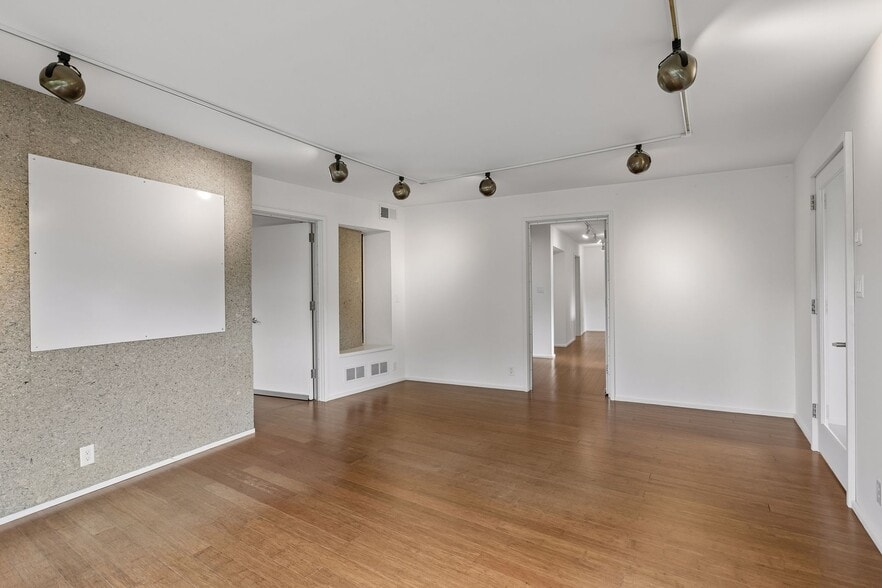 More Photos Of 901 NE 23rd Ave, Saint Anthony Office For Sale