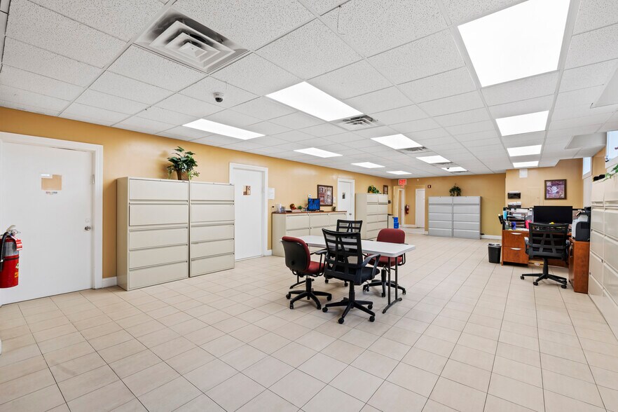 More Photos Of 2707 Hylan Blvd, Staten Island Office For Lease