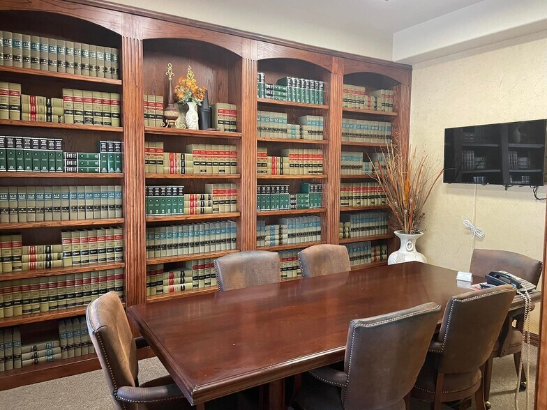 More Photos Of 1111 Kinwest Pky, Irving Office Residential For Lease