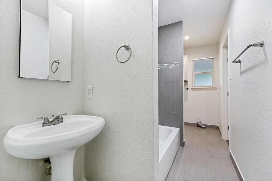 More Photos Of 215 Eleanor Ave, San Antonio Multifamily For Sale