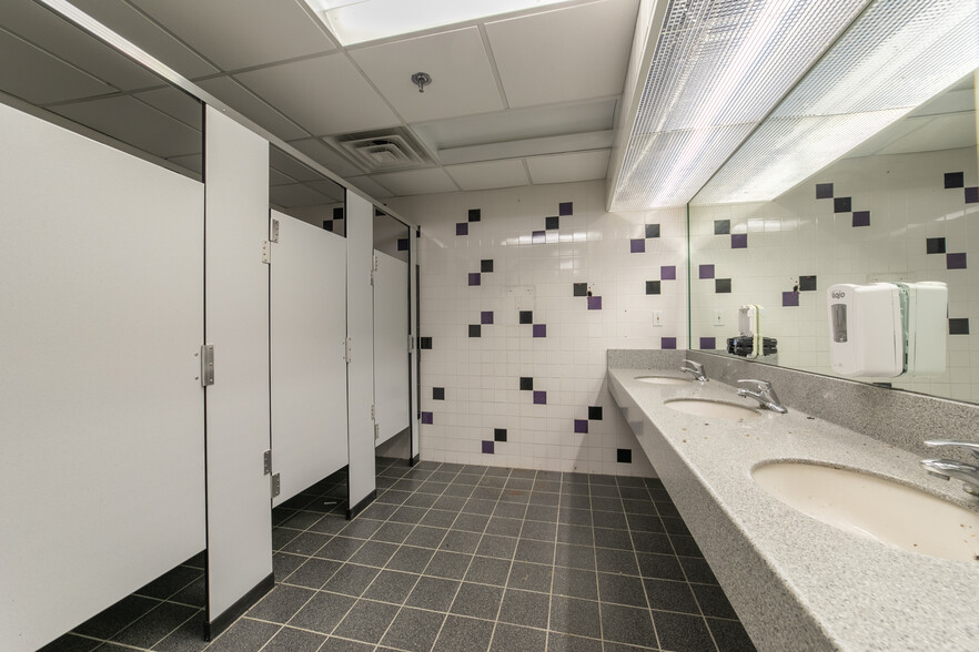 More Photos Of 450 State Route 34, Old Bridge Light Distribution For Sale