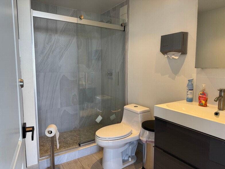 More Photos Of 1720 Harrison St, Hollywood Office Residential For Sale