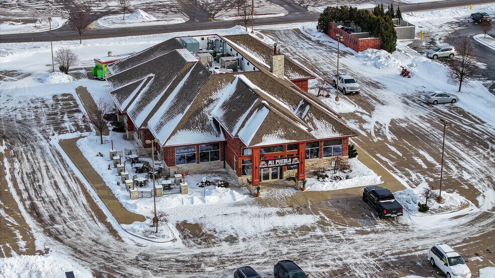 More Photos Of 190 Crossroads Dr, Plover Restaurant For Lease