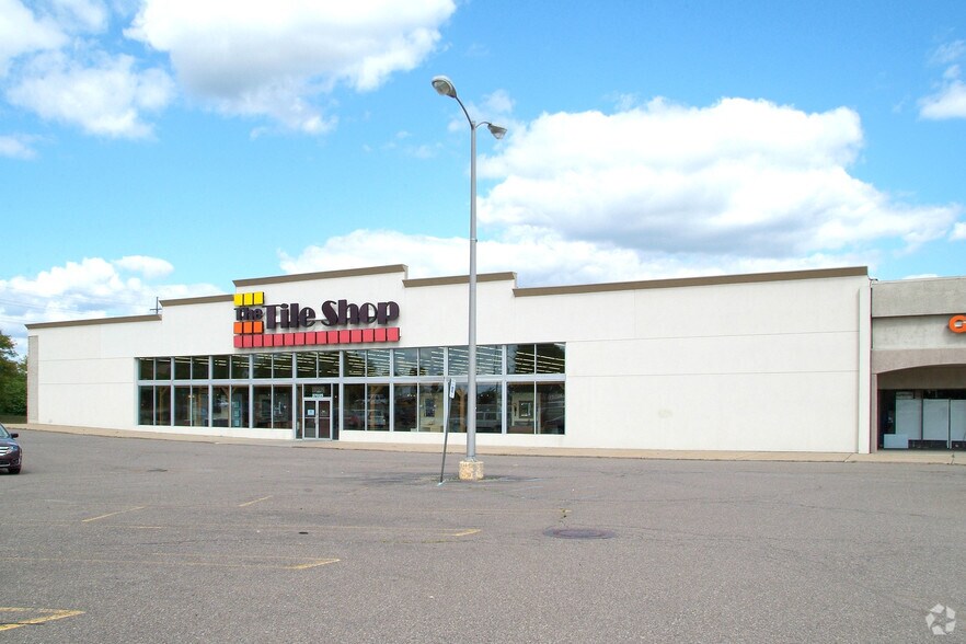 More Photos Of 37025 Grand River Ave, Farmington General Retail For Sale