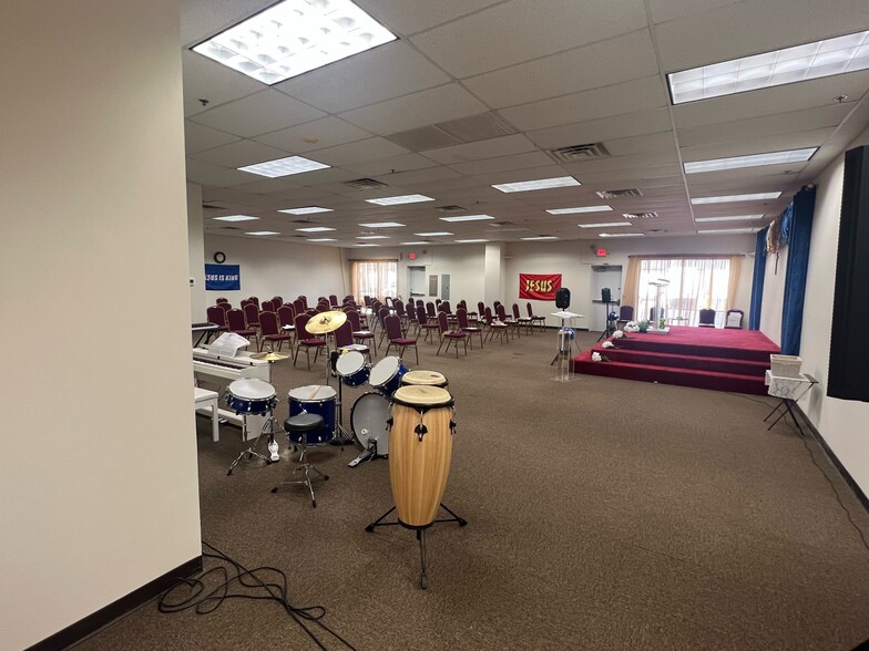 More Photos Of 18 Shea Way, Newark Light Distribution For Lease