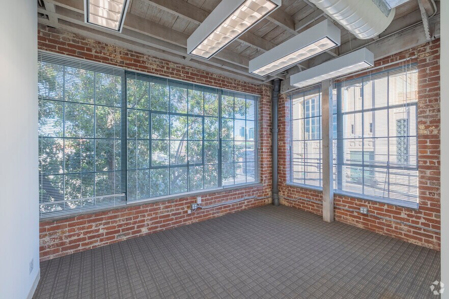 More Photos Of 318 Harrison St, Oakland Loft Creative Space For Lease