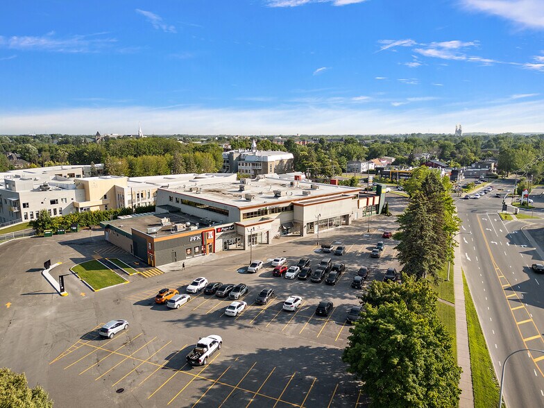 Primary Photo Of 1-19 Papineau, Joliette General Retail For Lease