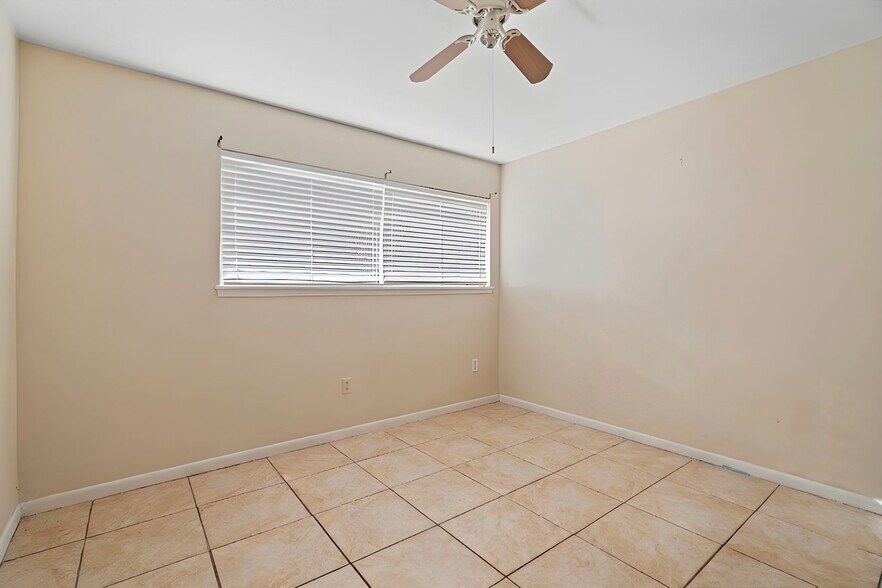 More Photos Of 2816 Lafferty Rd, Pasadena Apartments For Sale