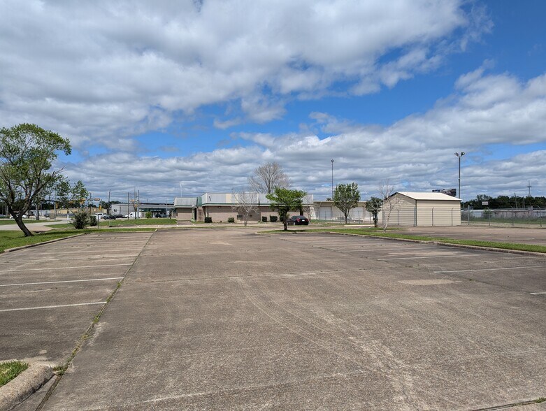 More Photos Of 6095 College St, Beaumont Office For Sale