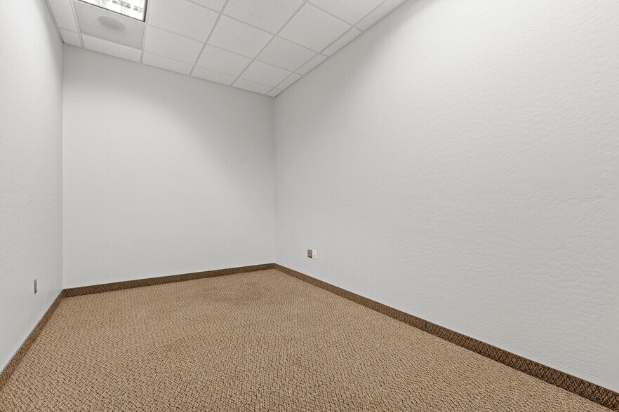 More Photos Of 5425 E Bell Rd, Scottsdale Medical For Sale