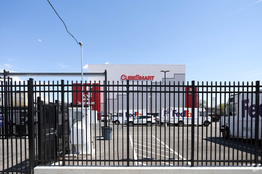 More Photos Of 81 Morgan Ave, Brooklyn Self Storage For Lease