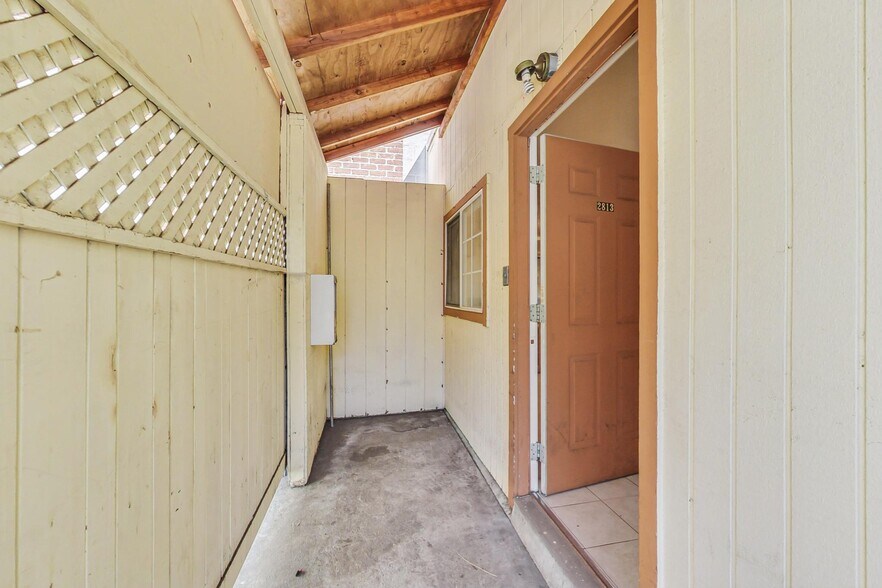 More Photos Of 2811-2815 Telegraph Ave, Berkeley Storefront Retail Residential For Sale