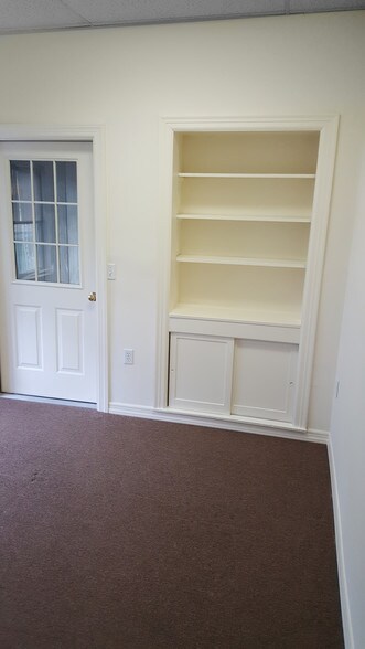 More Photos Of 191 Main St, Old Saybrook Loft Creative Space For Lease