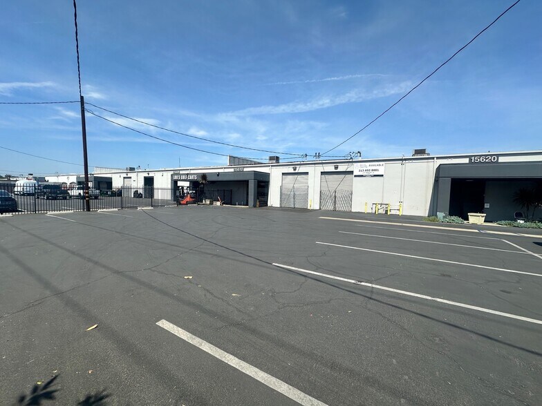 More Photos Of 15610-15630 S Figueroa St, Gardena Warehouse For Lease