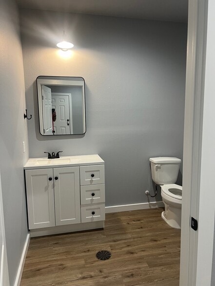 More Photos Of 117 Bennett Hills Dr, Weatherford Warehouse For Lease