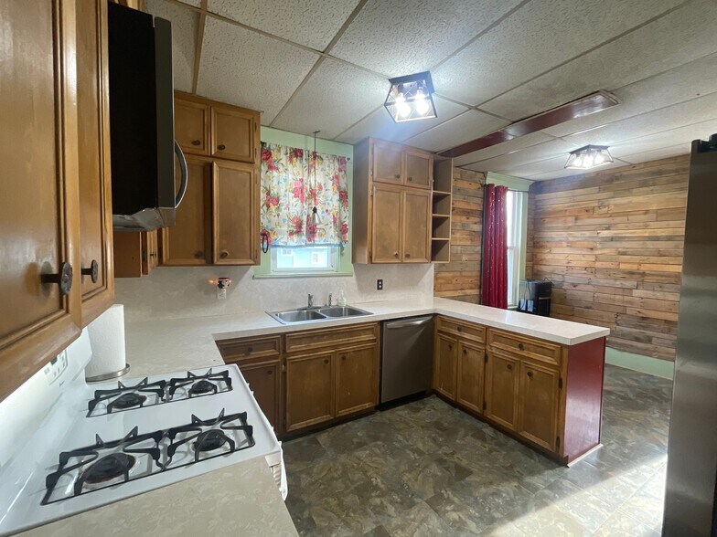 More Photos Of 215 W Main St, Lometa Specialty For Sale