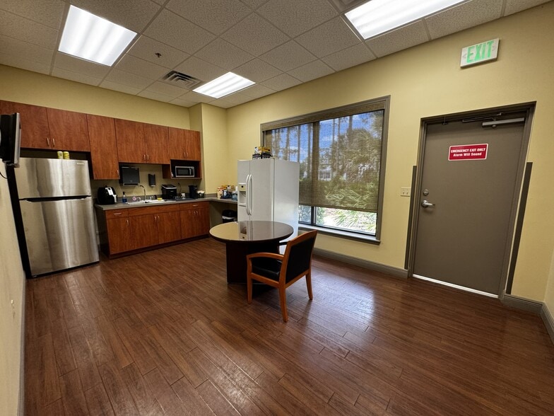 More Photos Of 12290 Crystal Commerce Loop, Fort Myers Flex For Lease