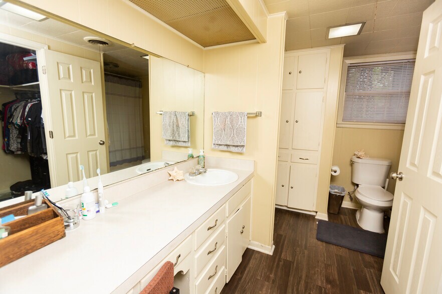 More Photos Of 415 N Main St, Belton General Retail For Sale