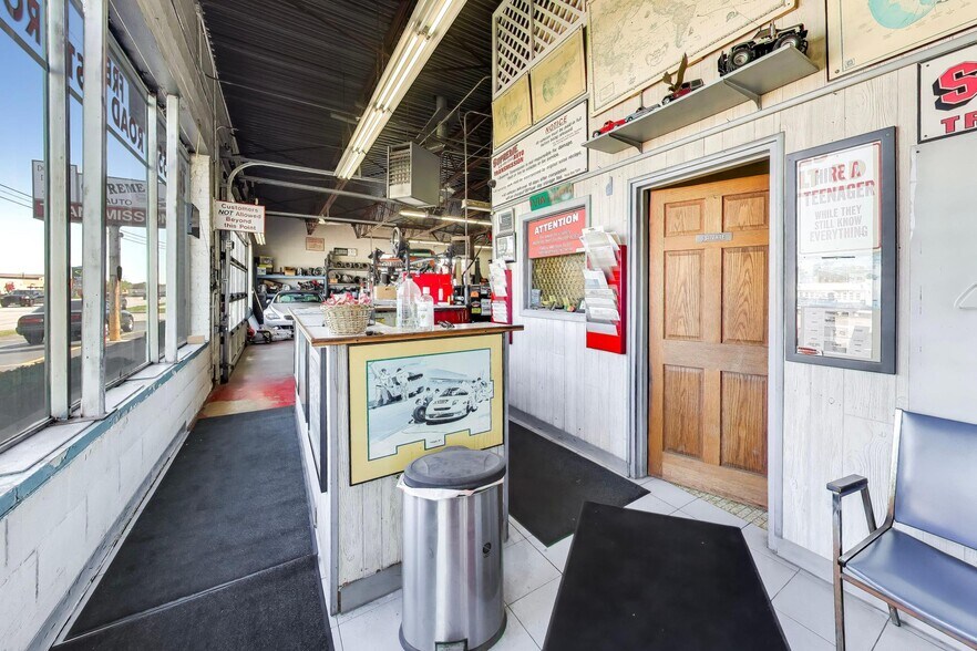More Photos Of 325 W Roosevelt Rd, Villa Park Auto Repair For Sale