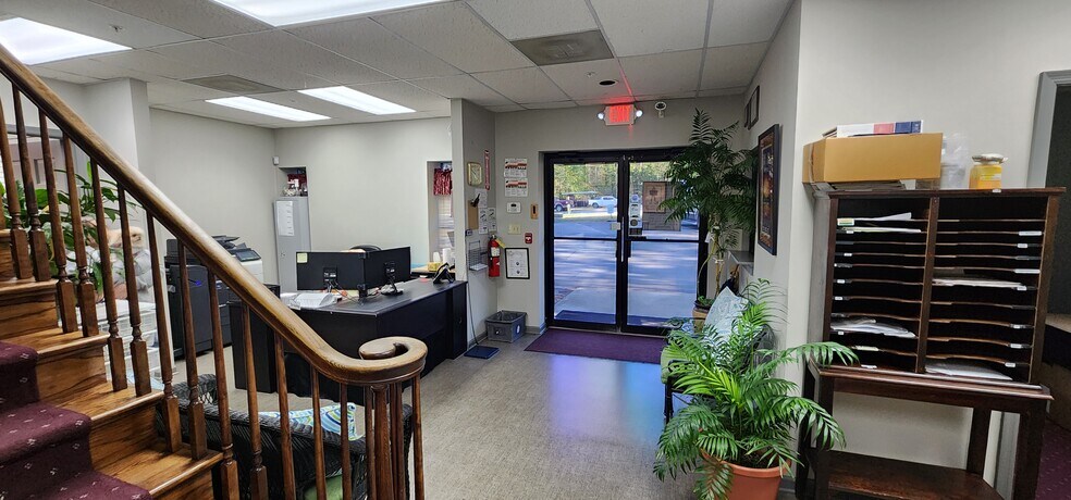 More Photos Of 318 Bell Park Dr, Woodstock Distribution For Lease