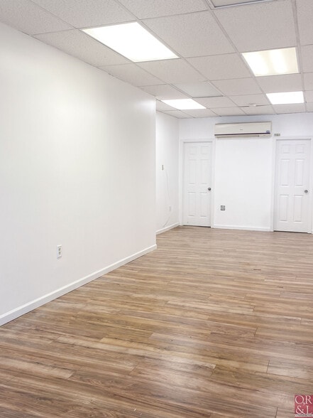 More Photos Of 578-582 Main St, Middletown Storefront Retail Residential For Lease