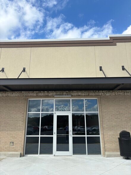 More Photos Of 23 Maxwell Ln, Dahlonega Storefront For Lease