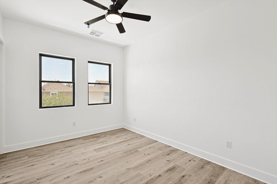 More Photos Of 767 W Main St, Coppell Storefront Retail Office For Sale