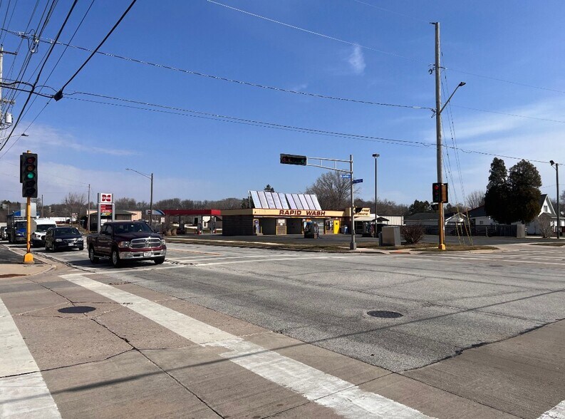 More Photos Of 4110-4118 Broadway St, Manitowoc Carwash For Sale