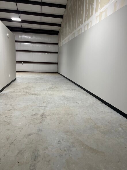 More Photos Of 2711 Daisy Dr, Austin Unknown For Lease