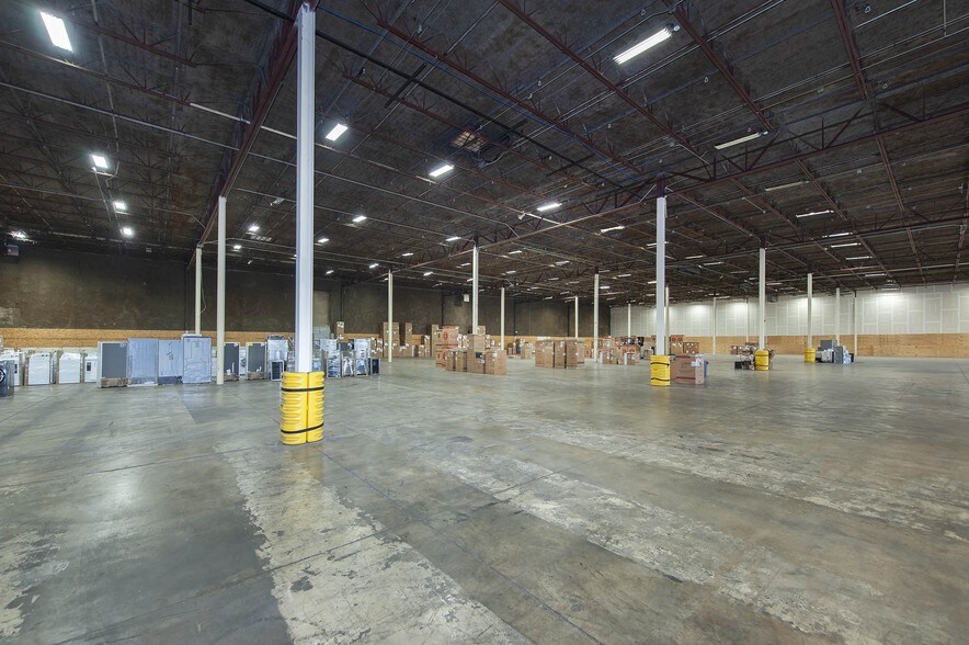 More Photos Of 3701 S Thomas Rd, Oklahoma City Distribution For Lease