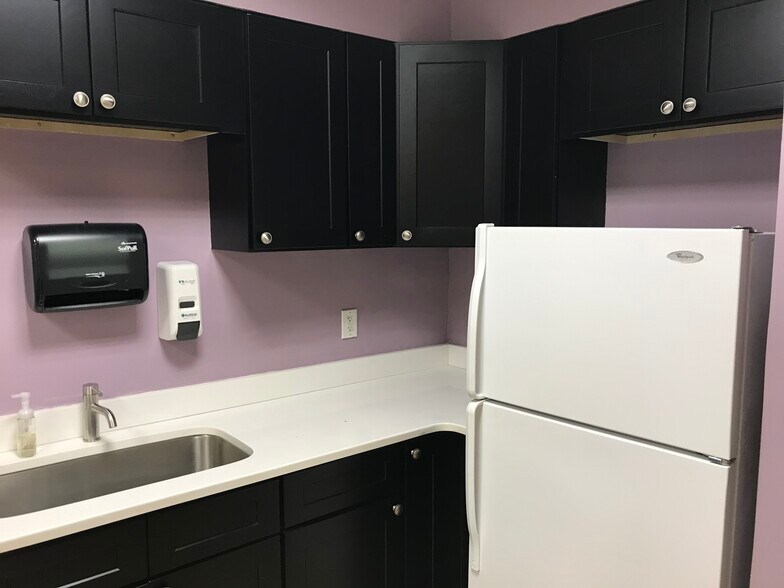 More Photos Of 7961 Hwy 92, Woodstock Medical For Lease