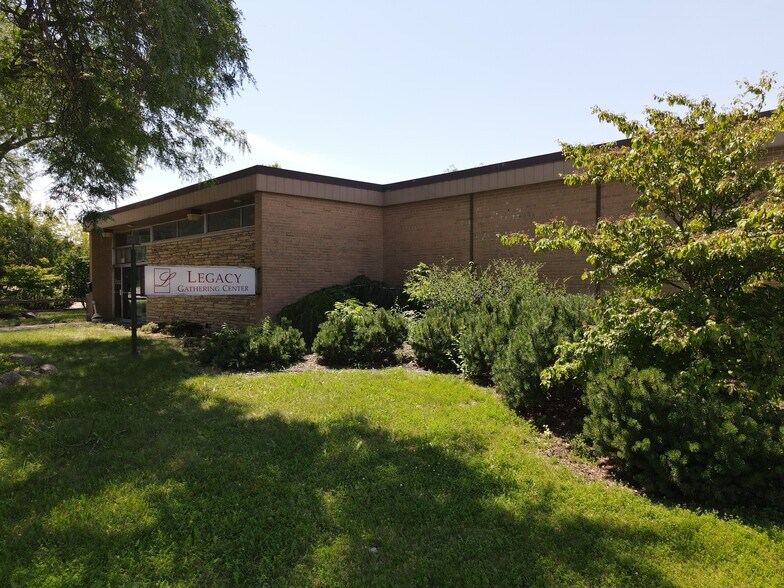More Photos Of 838 S Fisk St, Green Bay Funeral Home For Sale