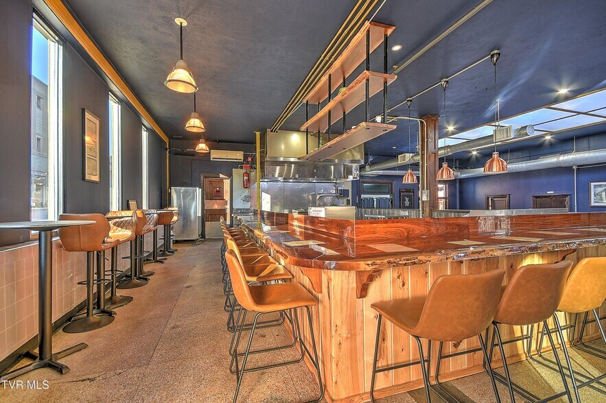 More Photos Of 171 Piedmont Ave, Bristol General Retail For Sale