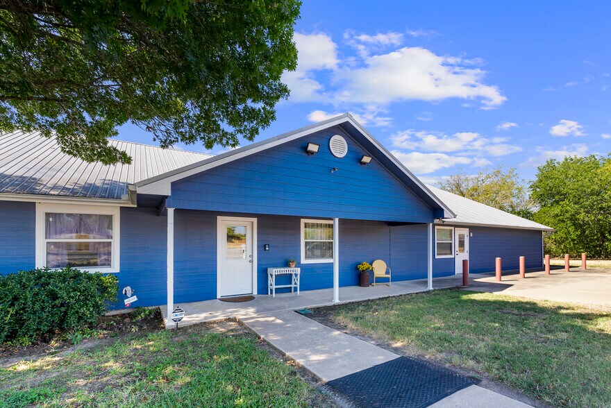 More Photos Of 989 Old Mcdade Rd, Elgin Daycare Center For Sale