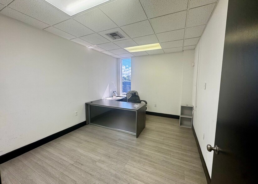 More Photos Of 120 W Carroll St, Kissimmee Warehouse For Sale