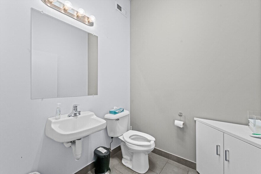 More Photos Of 2754 W Fullerton Ave, Chicago Freestanding For Lease